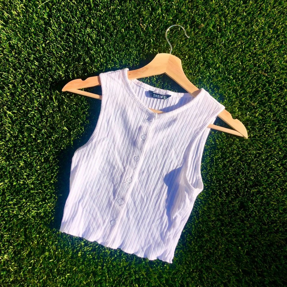 Neverworn super cute white top!!